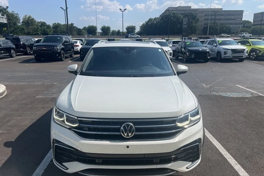 2022 Volkswagen Tiguan SEL Premium R-Line photo 1