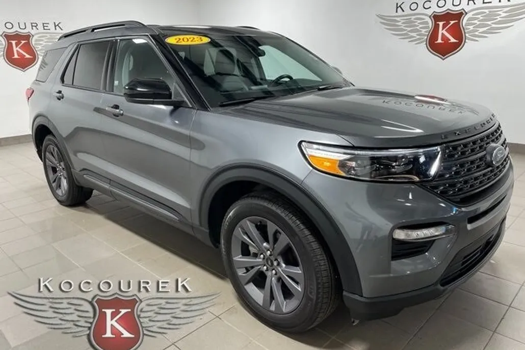 2023 Ford Explorer XLT photo 1