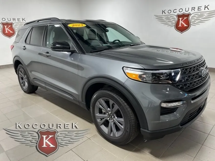 2023 Ford Explorer XLT photo 1