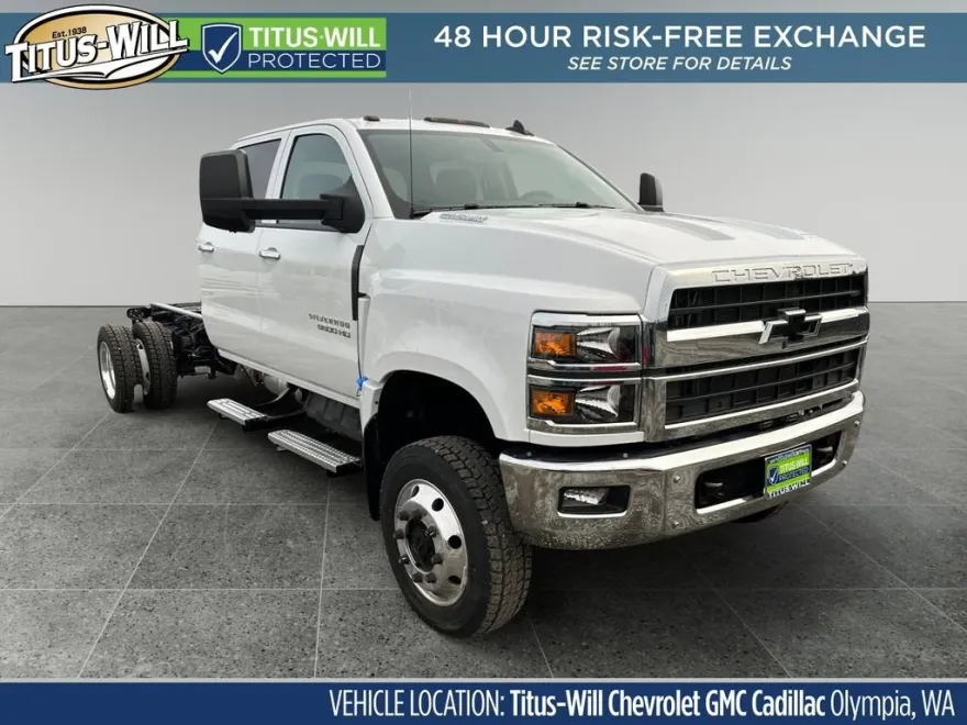 2024 Chevrolet Silverado 5500HD LT photo 1