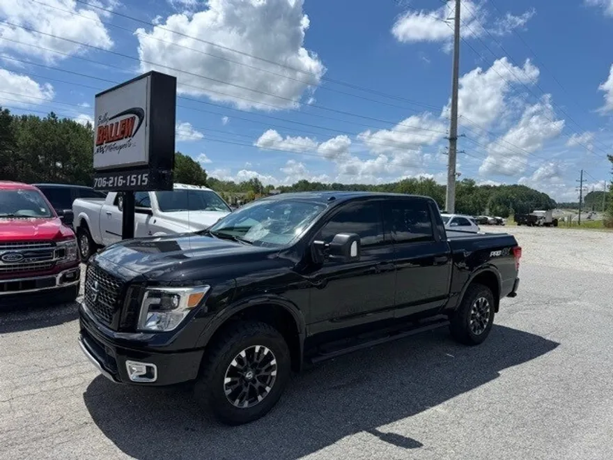 2018 Nissan Titan PRO-4X photo 1