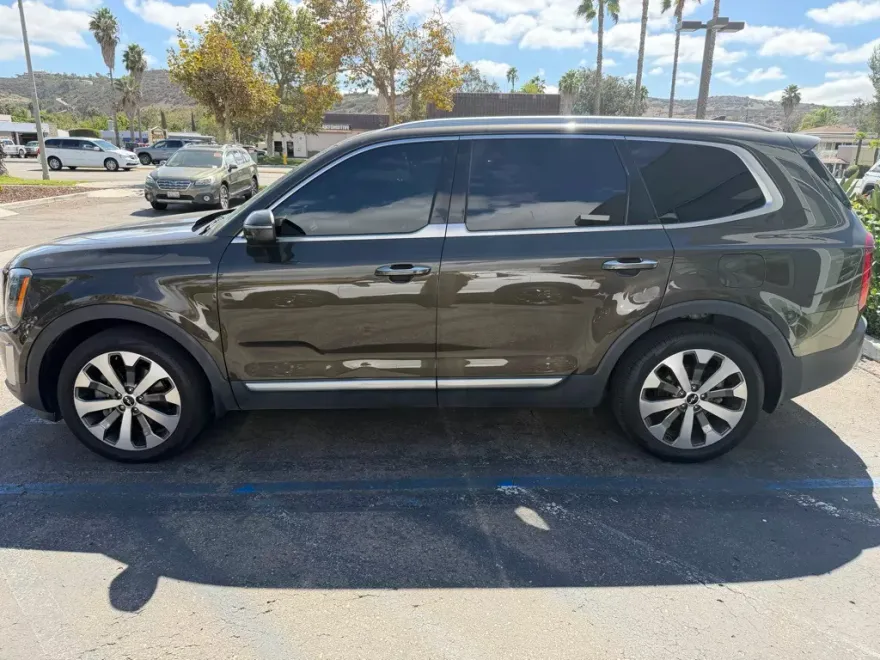 2022 Kia Telluride S photo 1