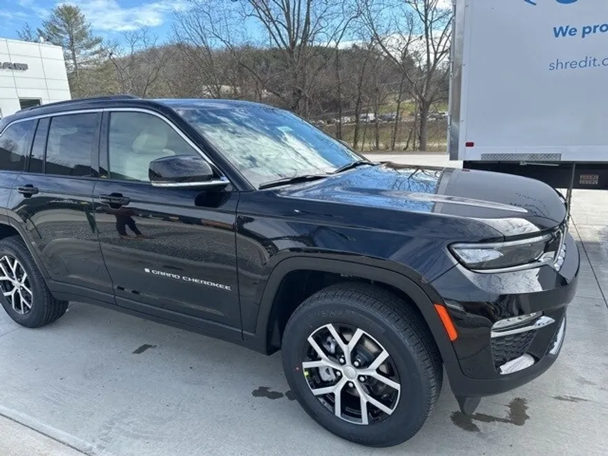 2025 Jeep Grand Cherokee Limited photo 1