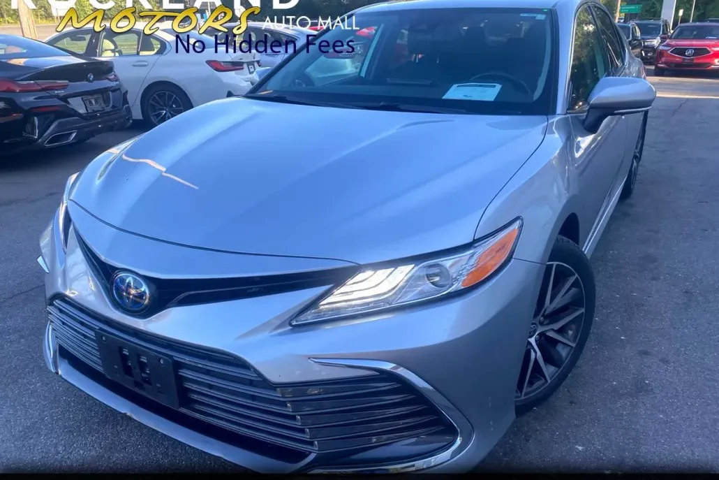 2022 Toyota Camry Hybrid XLE photo 1