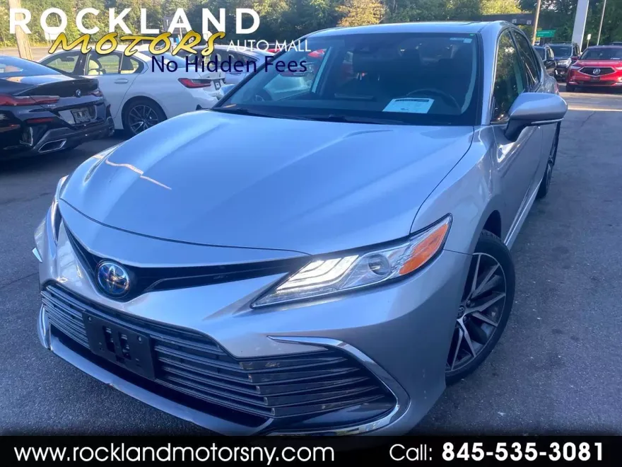 2022 Toyota Camry Hybrid XLE photo 1