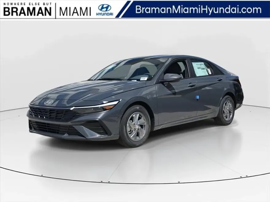 2025 Hyundai Elantra SE photo 1