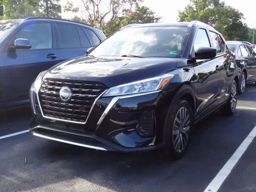 2023 Nissan Kicks SV photo 1