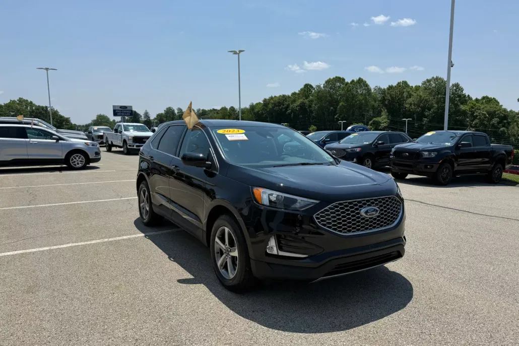 2023 Ford Edge SEL photo 1