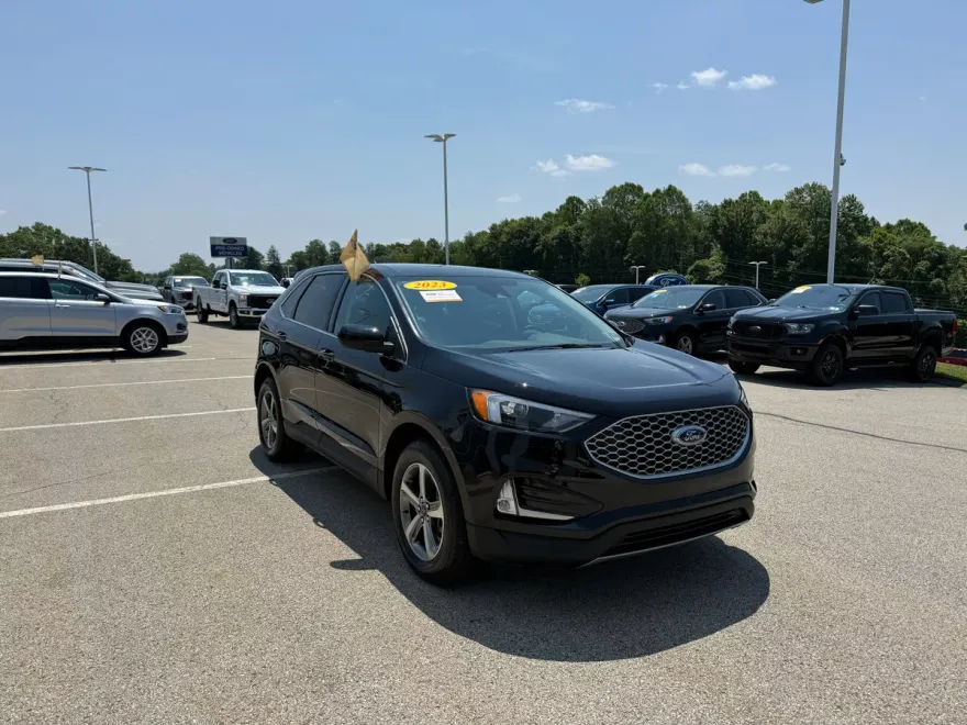 2023 Ford Edge SEL photo 1