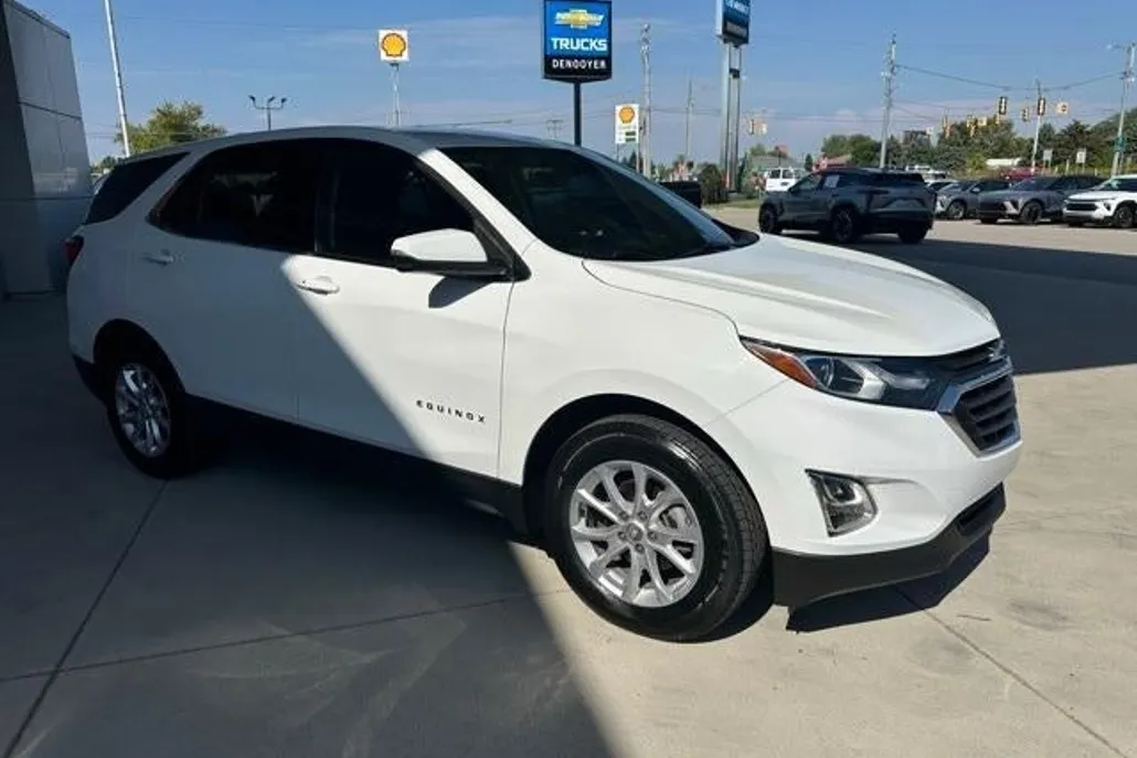 2019 Chevrolet Equinox LT photo 1