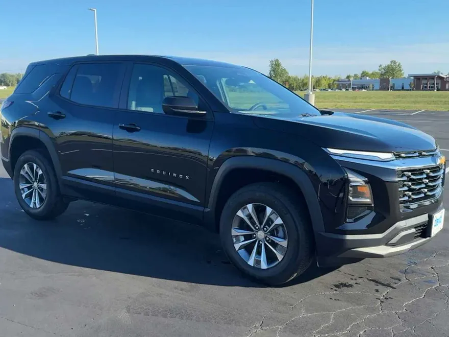 2026 Chevrolet Equinox LT photo 1