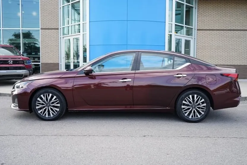 2023 Nissan Altima 2.5 SV photo 1