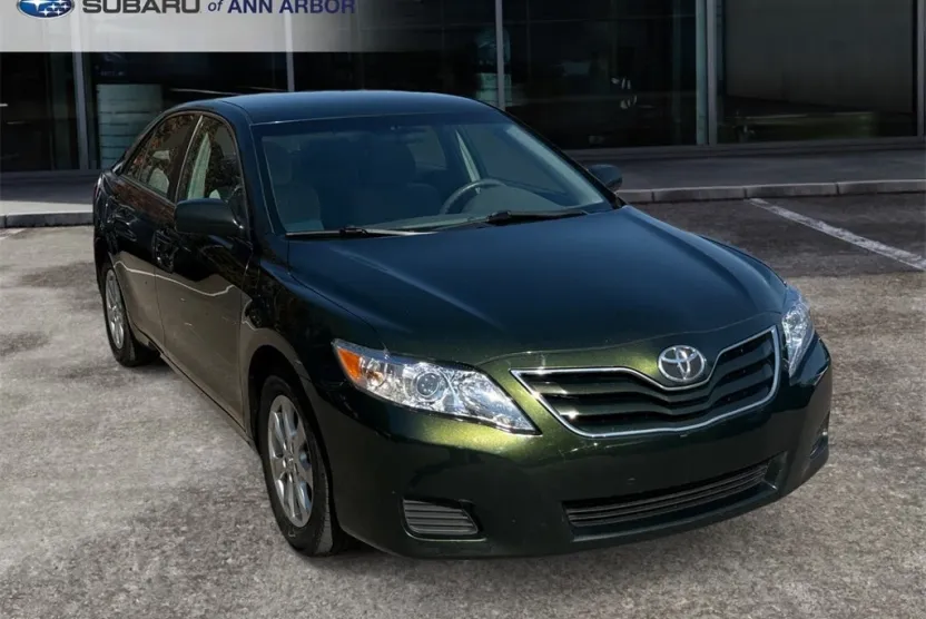 2011 Toyota Camry LE photo 1