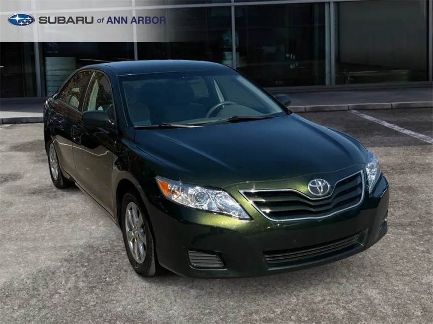 2011 Toyota Camry LE photo 1