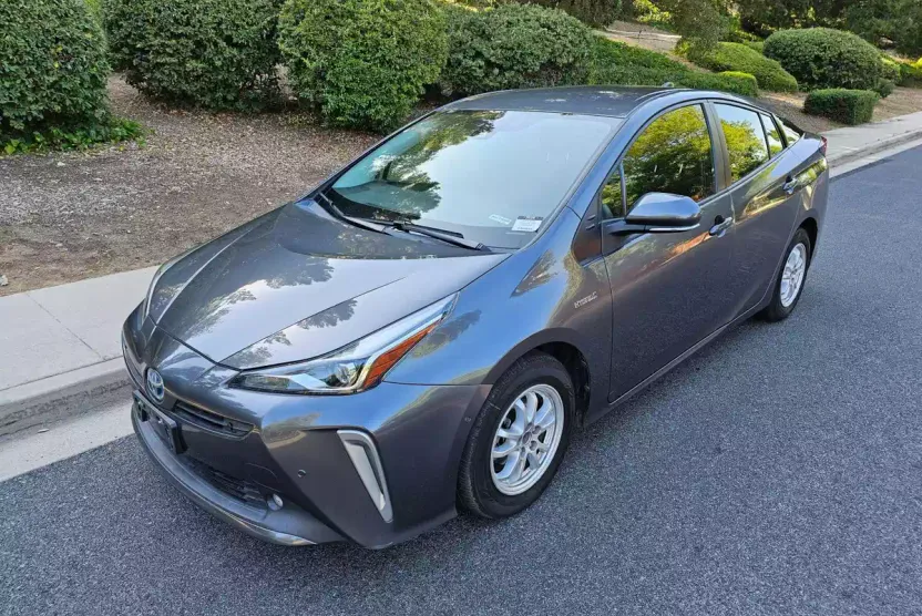 2021 Toyota Prius XLE photo 1