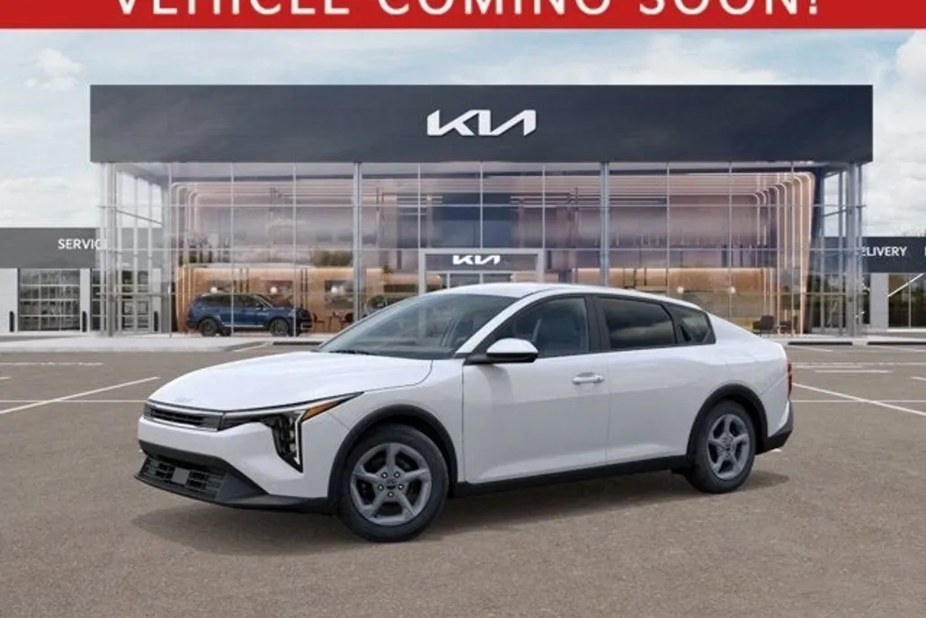 2025 Kia K4 LXS photo 1