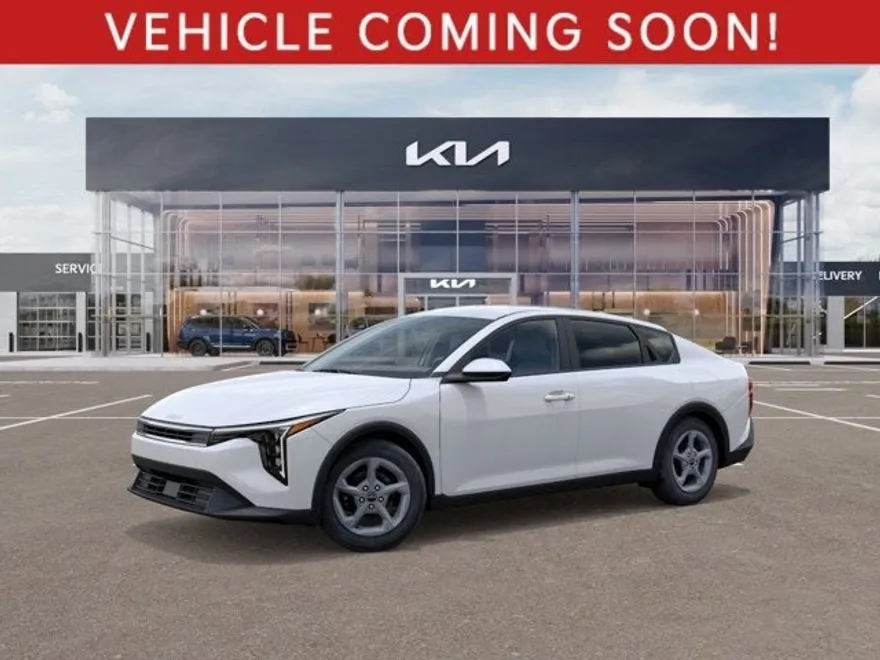 2025 Kia K4 LXS photo 1