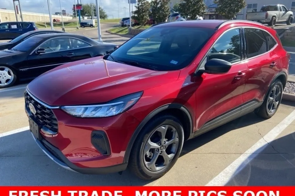 2025 Ford Escape ST-Line photo 1