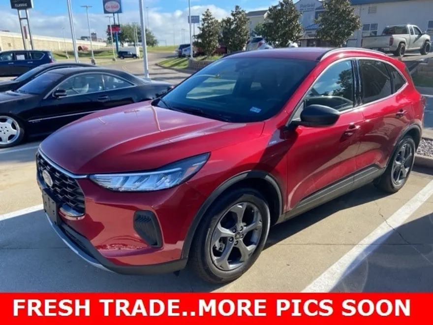 2025 Ford Escape ST-Line photo 1