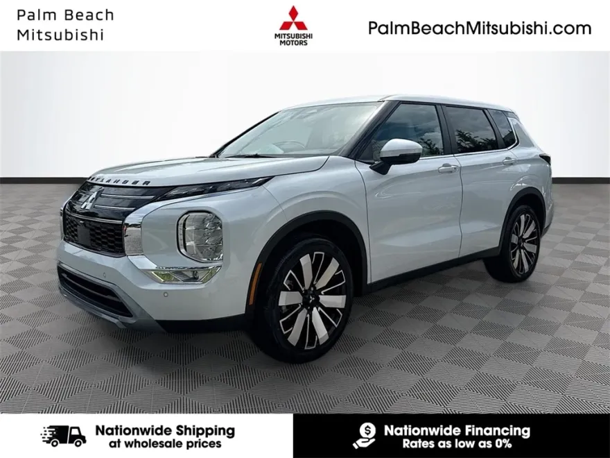 2025 Mitsubishi Outlander SE photo 1