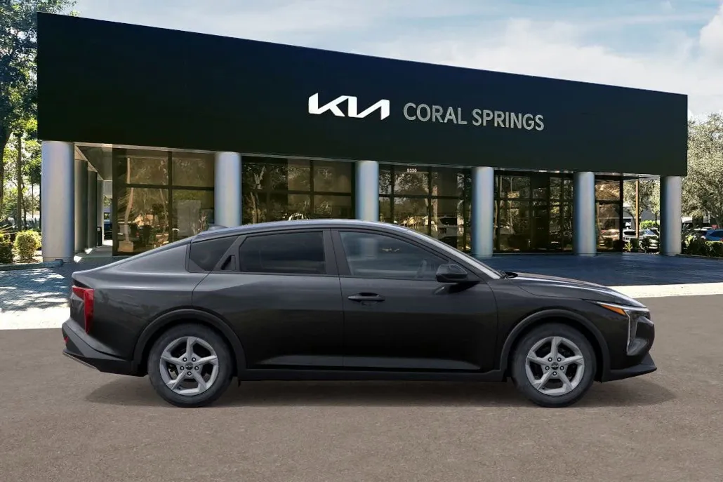 2025 Kia K4 LXS photo 1