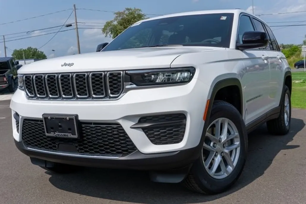 2025 Jeep Grand Cherokee Laredo X photo 1