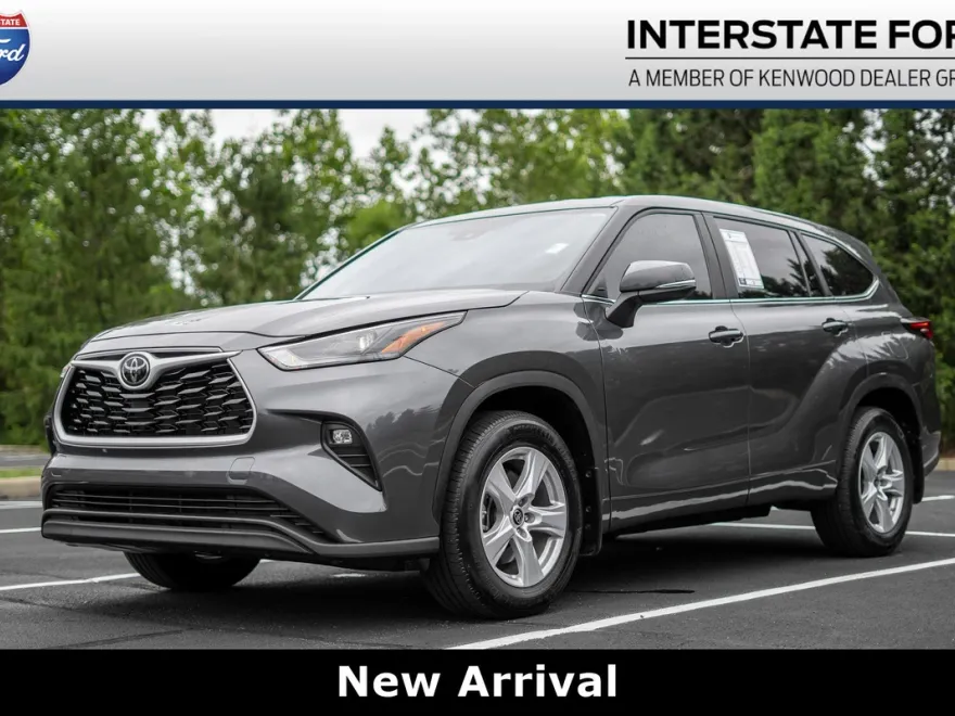 2024 Toyota Highlander LE photo 1