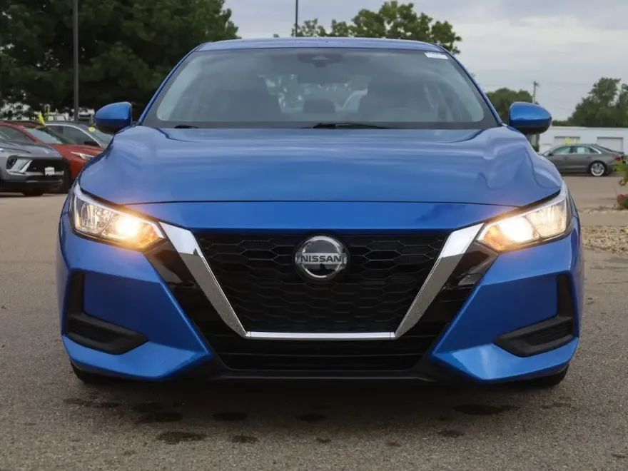 2022 Nissan Sentra SV photo 1