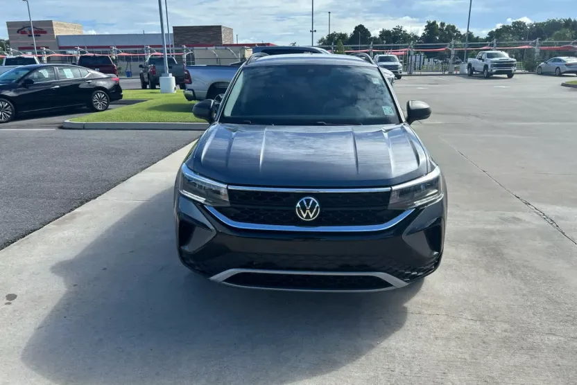 2022 Volkswagen Taos S photo 1