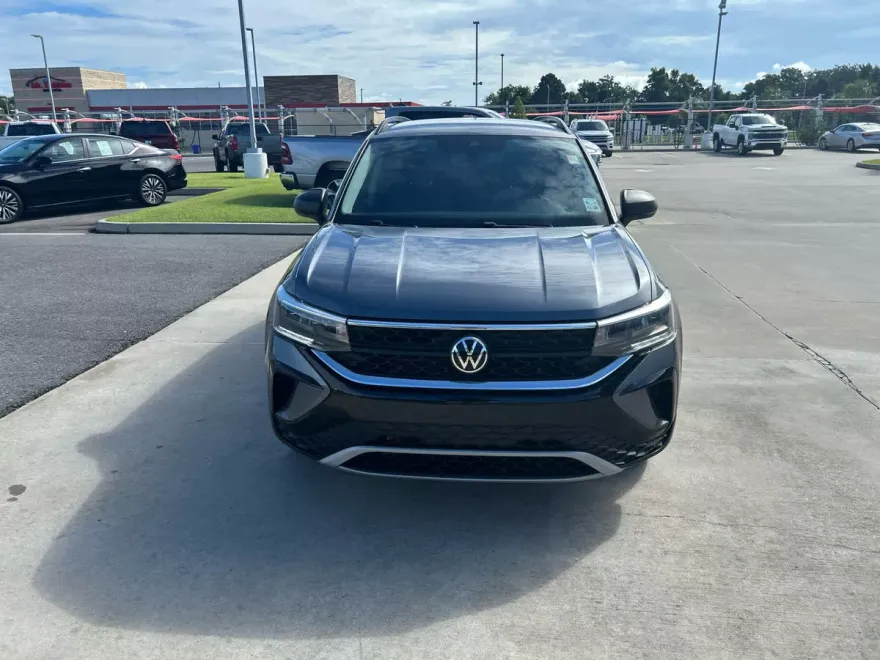 2022 Volkswagen Taos S photo 1
