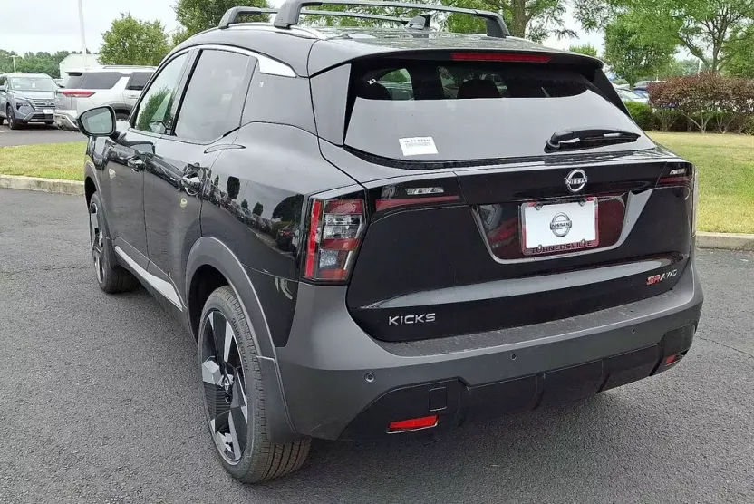 2025 Nissan Kicks SR photo 1