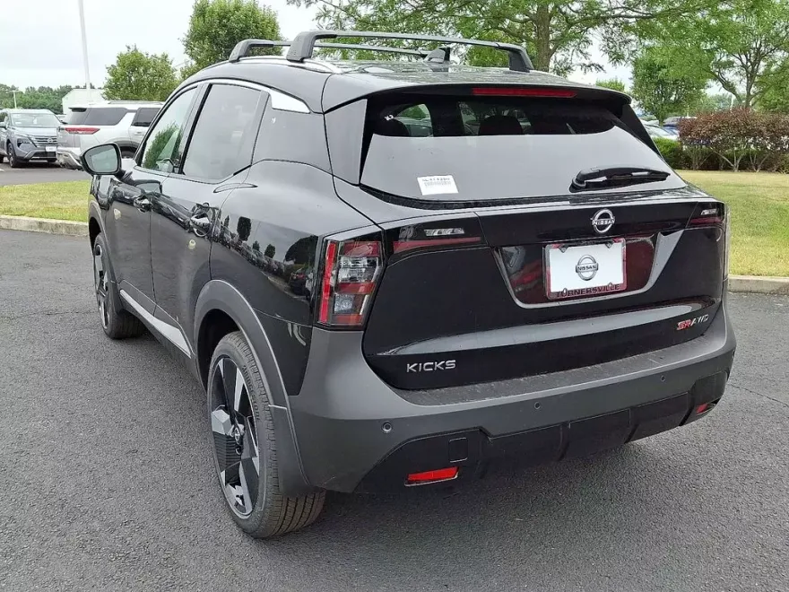 2025 Nissan Kicks SR photo 1