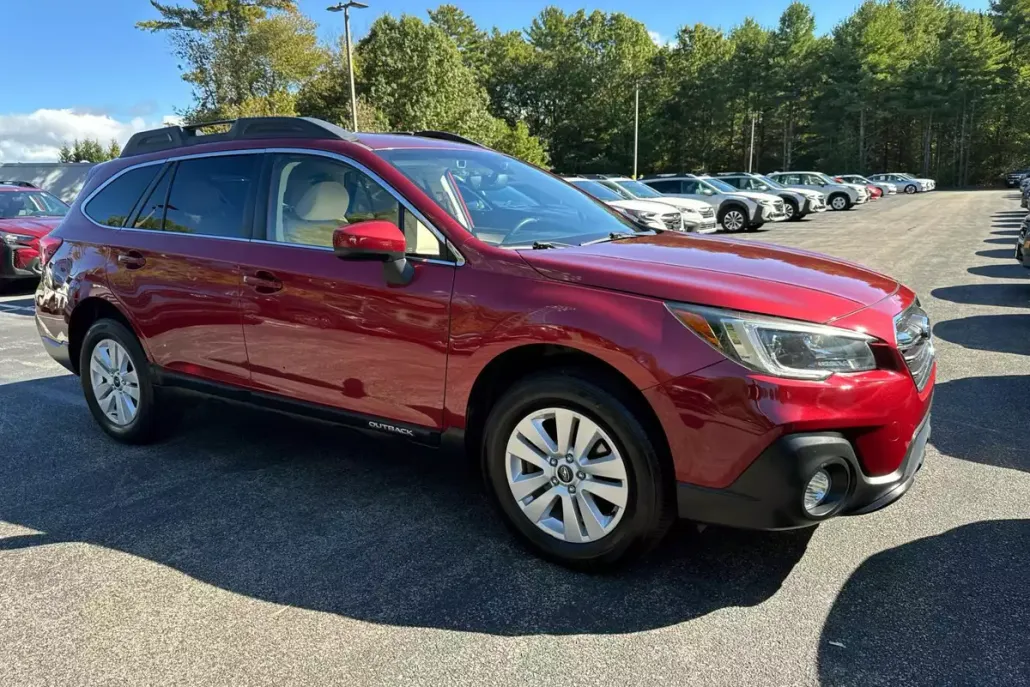 2019 Subaru Outback Premium photo 1