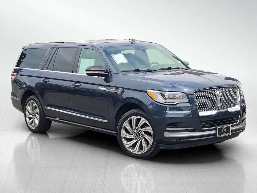 2022 Lincoln Navigator L Reserve photo 1