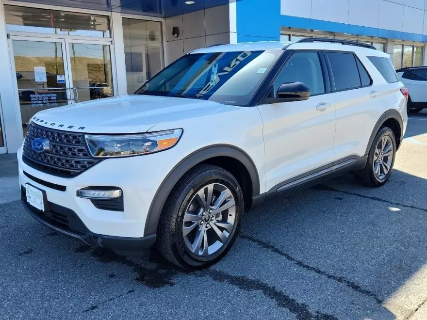 2024 Ford Explorer XLT photo 1