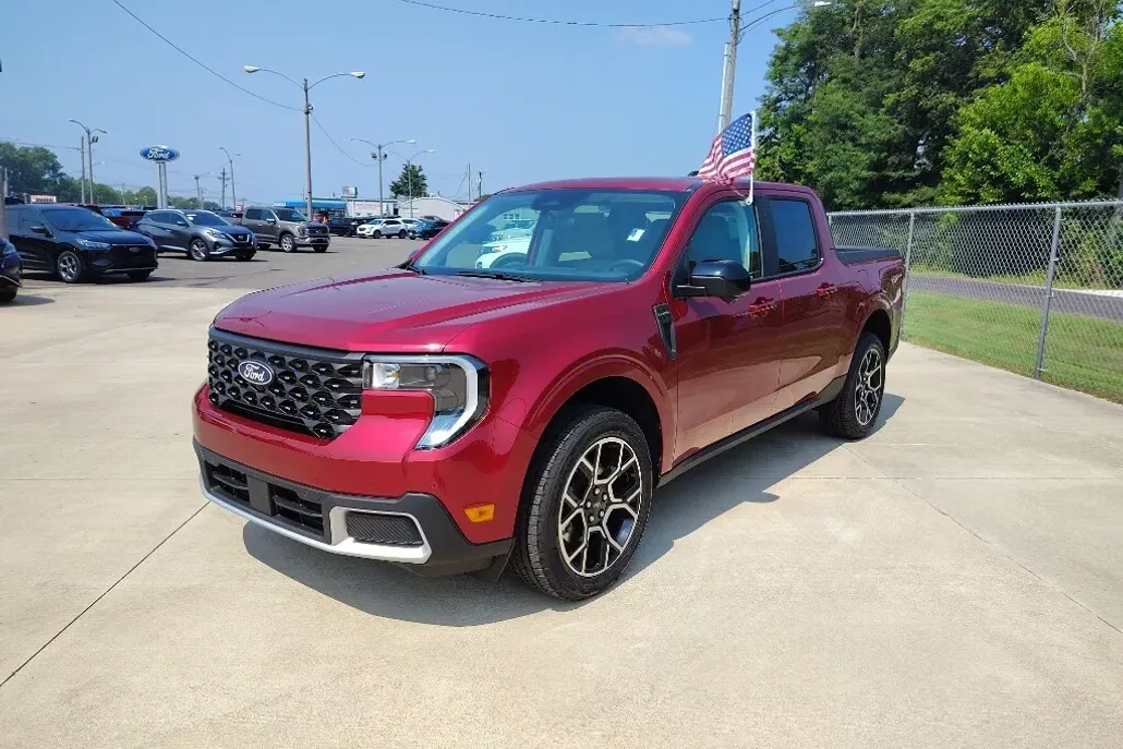 2025 Ford Maverick Lariat photo 1