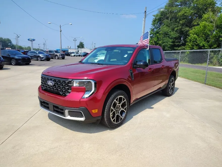 2025 Ford Maverick Lariat photo 1