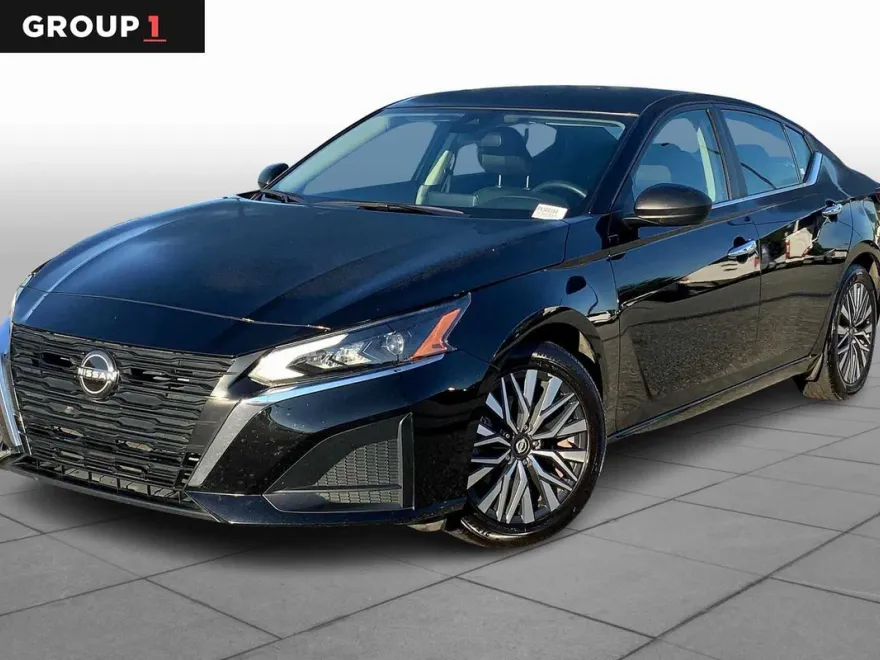 2024 Nissan Altima 2.5 SV photo 1