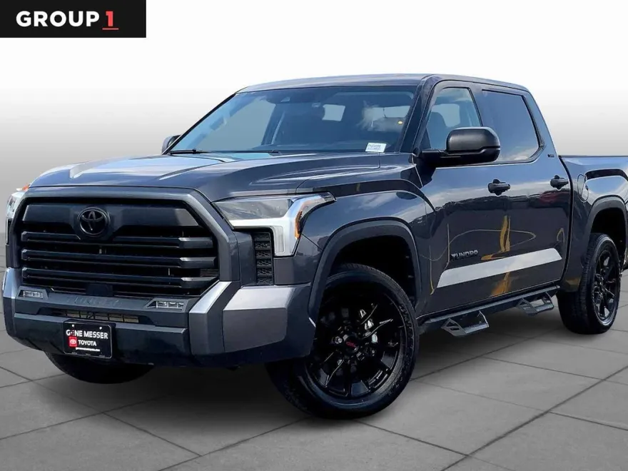 2023 Toyota Tundra SR5 CrewMax photo 1