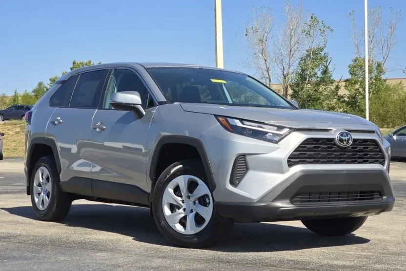 2025 Toyota RAV4 LE photo 1