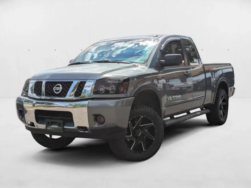 2015 Nissan Titan LE photo 1