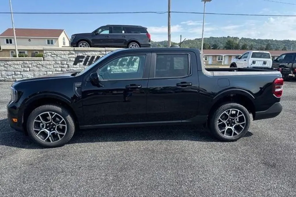 2025 Ford Maverick Lariat photo 1