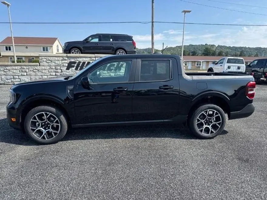 2025 Ford Maverick Lariat photo 1