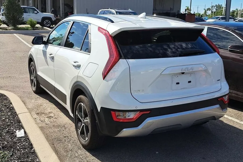 2024 Kia Niro EX photo 1