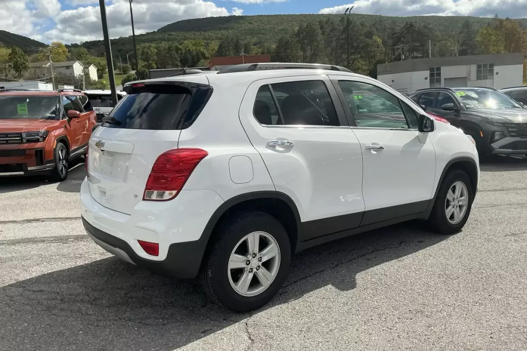 2020 Chevrolet Trax LT photo 1