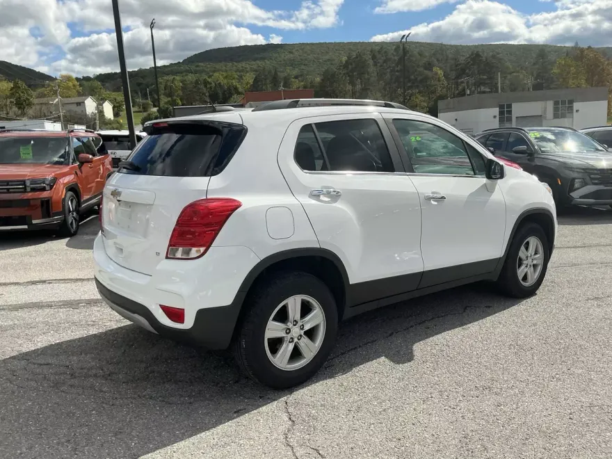 2020 Chevrolet Trax LT photo 1