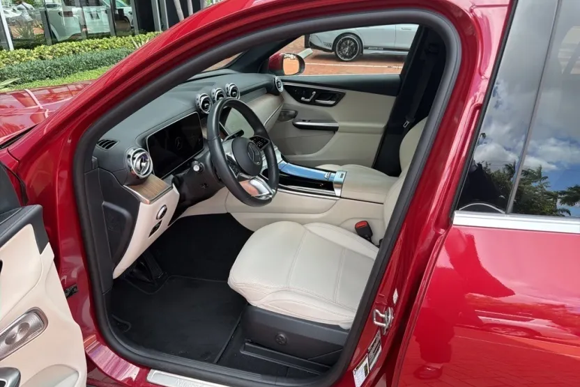 2025 Mercedes Benz GLC 300 4MATIC photo 1