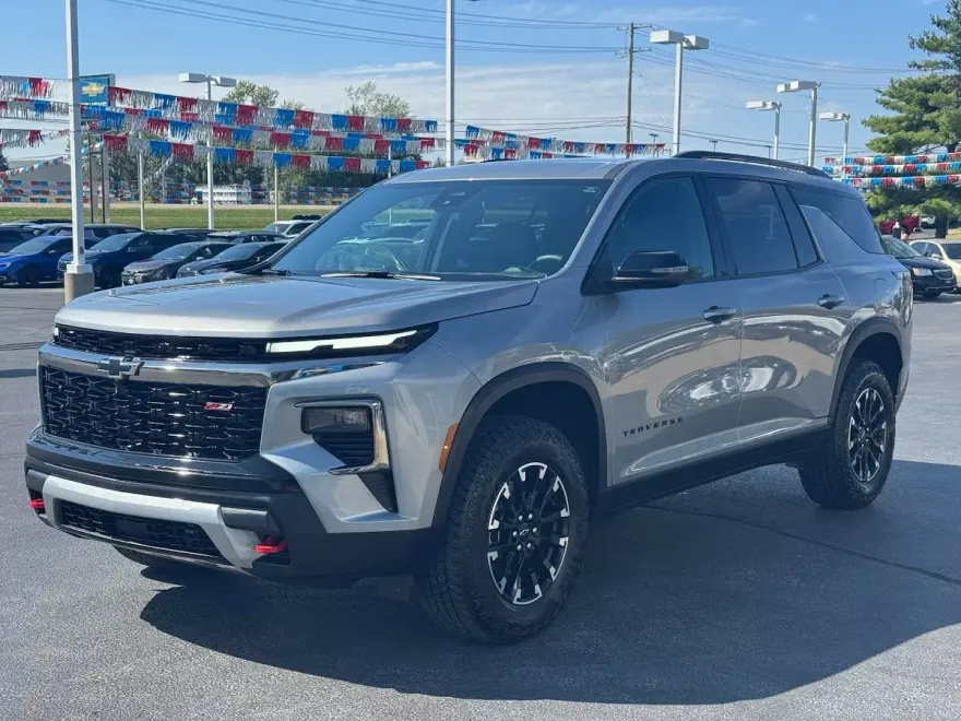 2025 Chevrolet Traverse Z71 photo 1