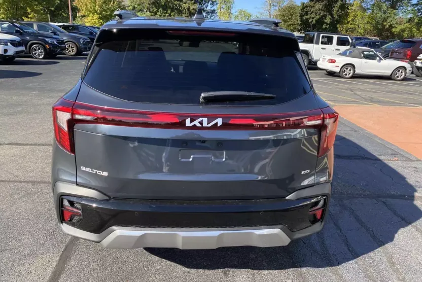 2026 Kia Seltos EX photo 1