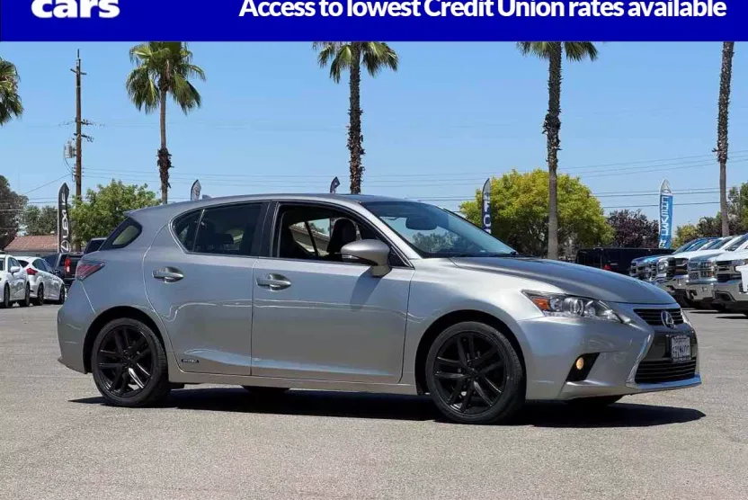 2017 Lexus CT 200h photo 1